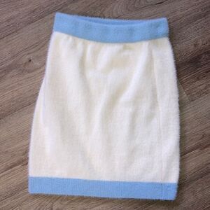 Unbranded White and Blue Fuzzy High Waisted Pull On Skirt Size Small